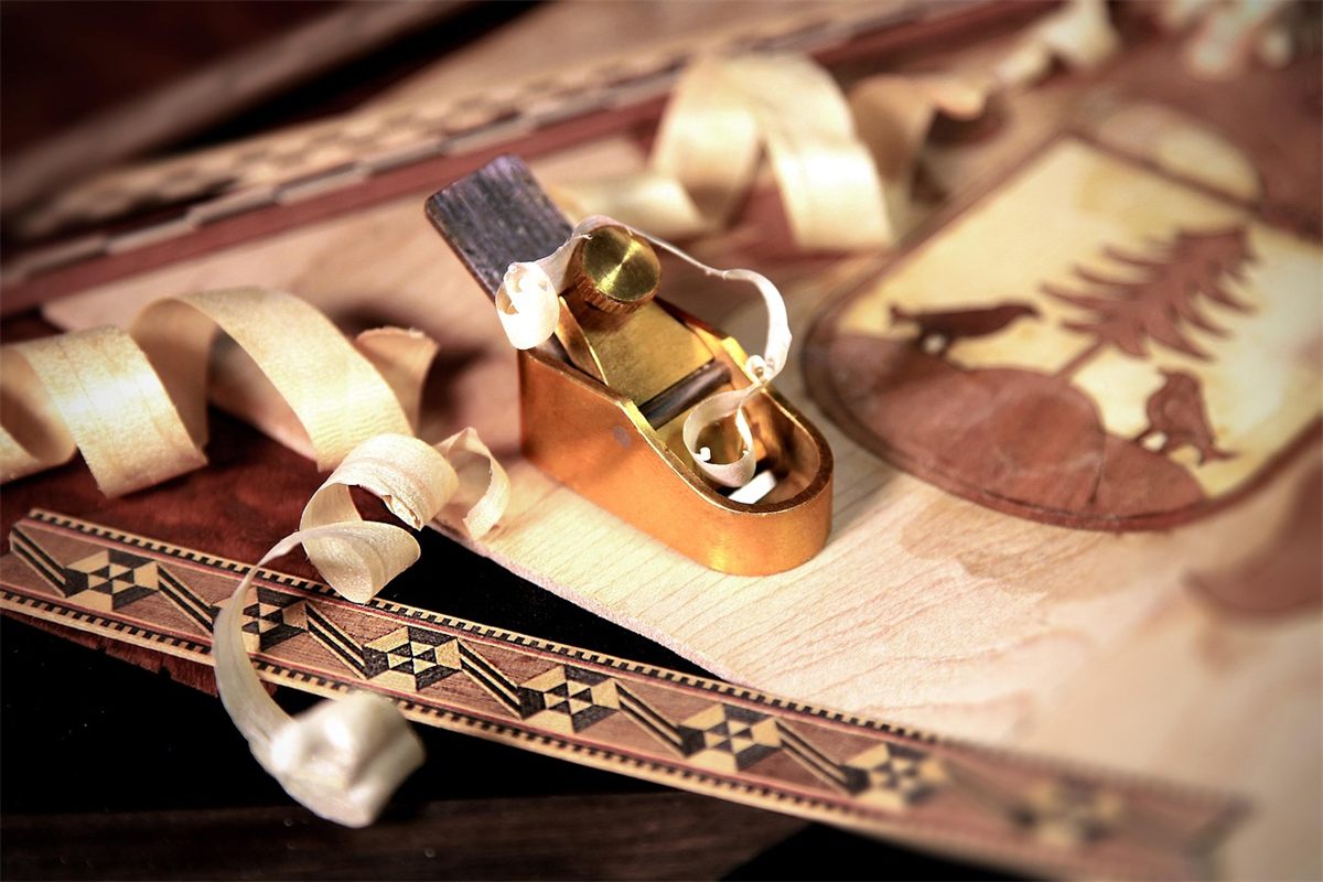 Hobel und Holzspäne — Handwerk aus Leidenschaft